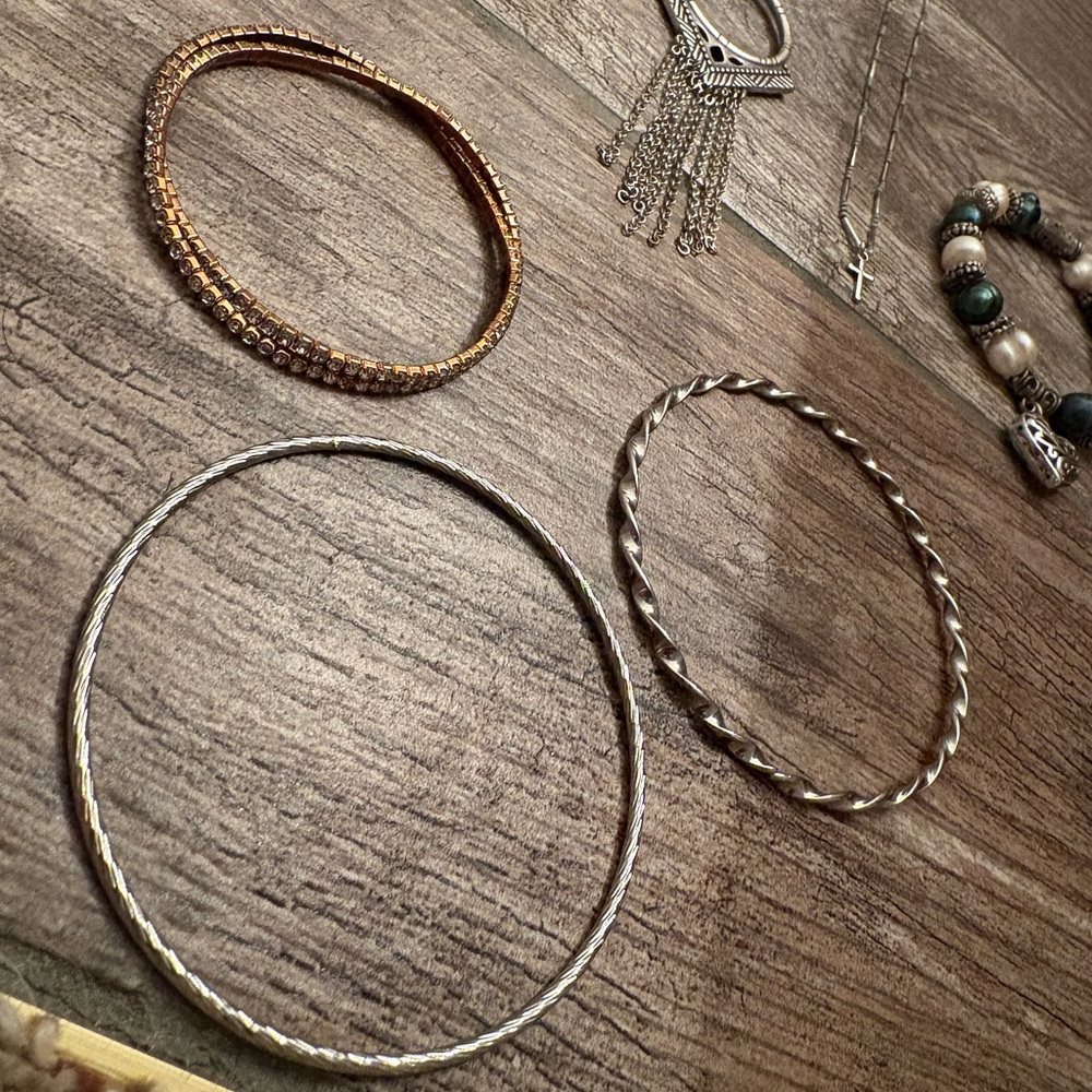Assorted Jewelry Collection - Picture 4 of 13